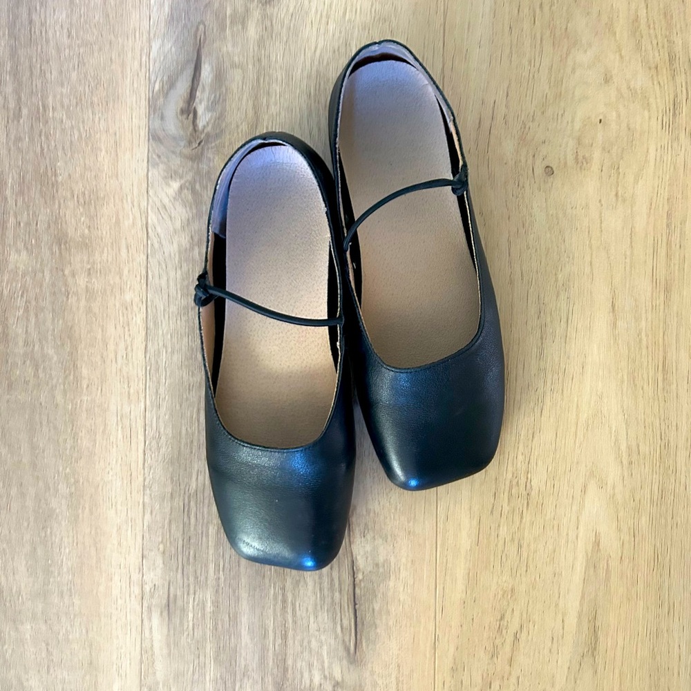Black Empress Flats
